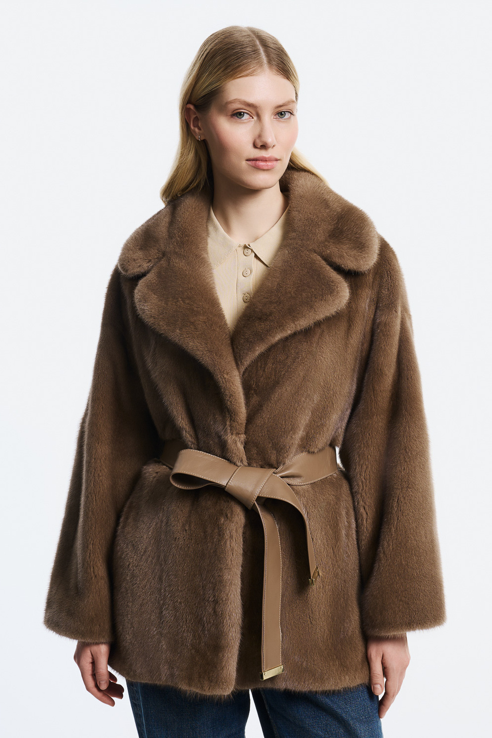 Шуба из аукционного меха норки Saga Furs 559990 рублей
