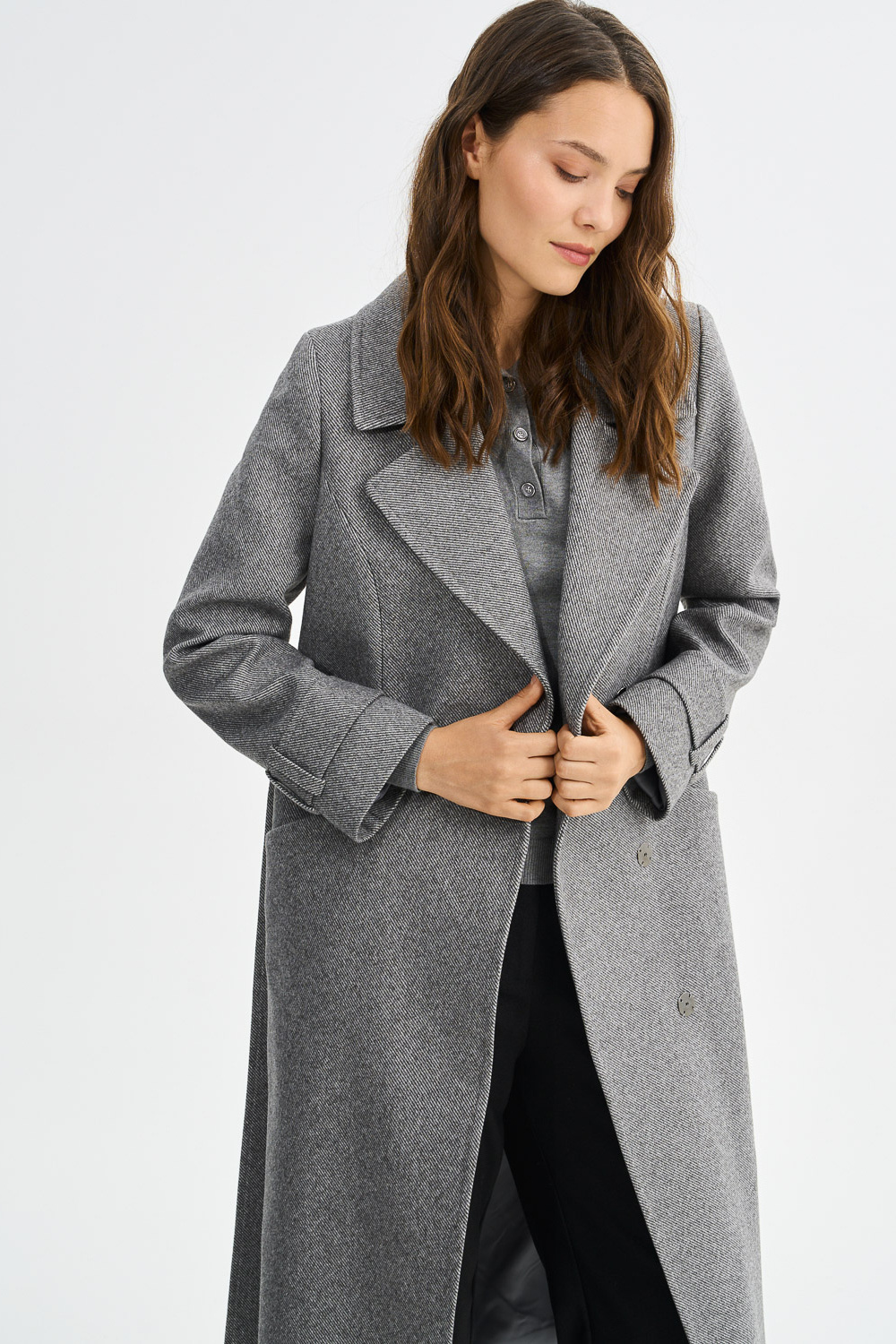 Пальто с поясом 19490 рублей