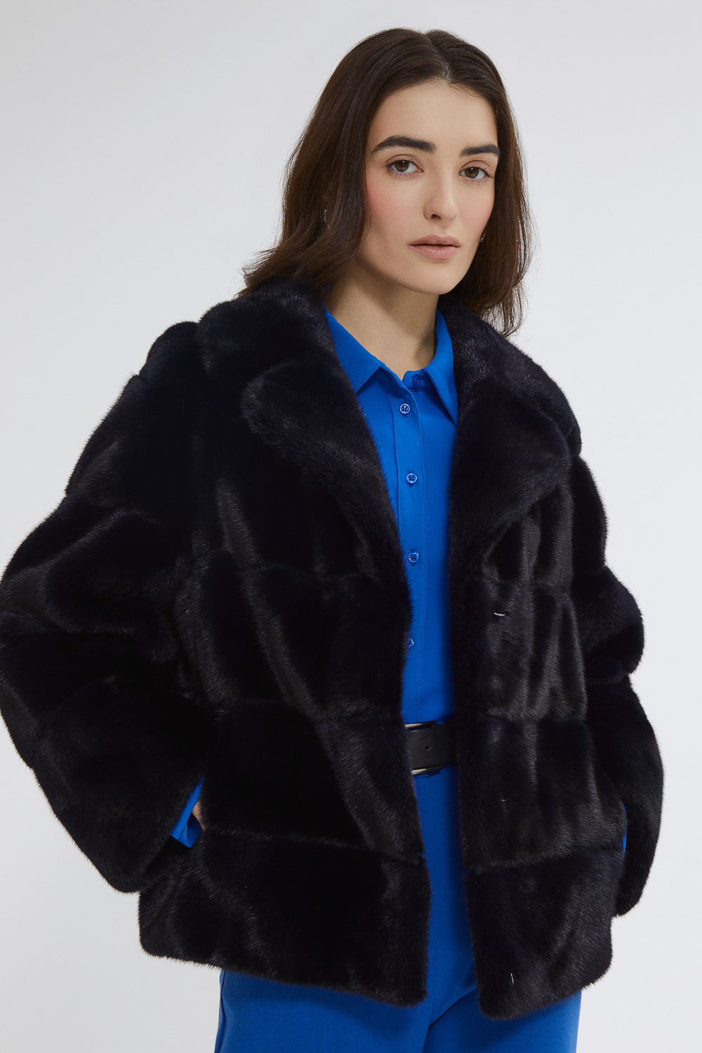 Шуба из аукционного меха норки Saga Furs 349990 рублей