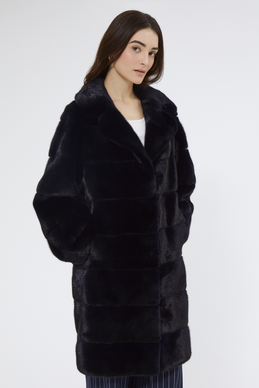 Шуба из аукционного меха норки Saga Furs 434990 рублей