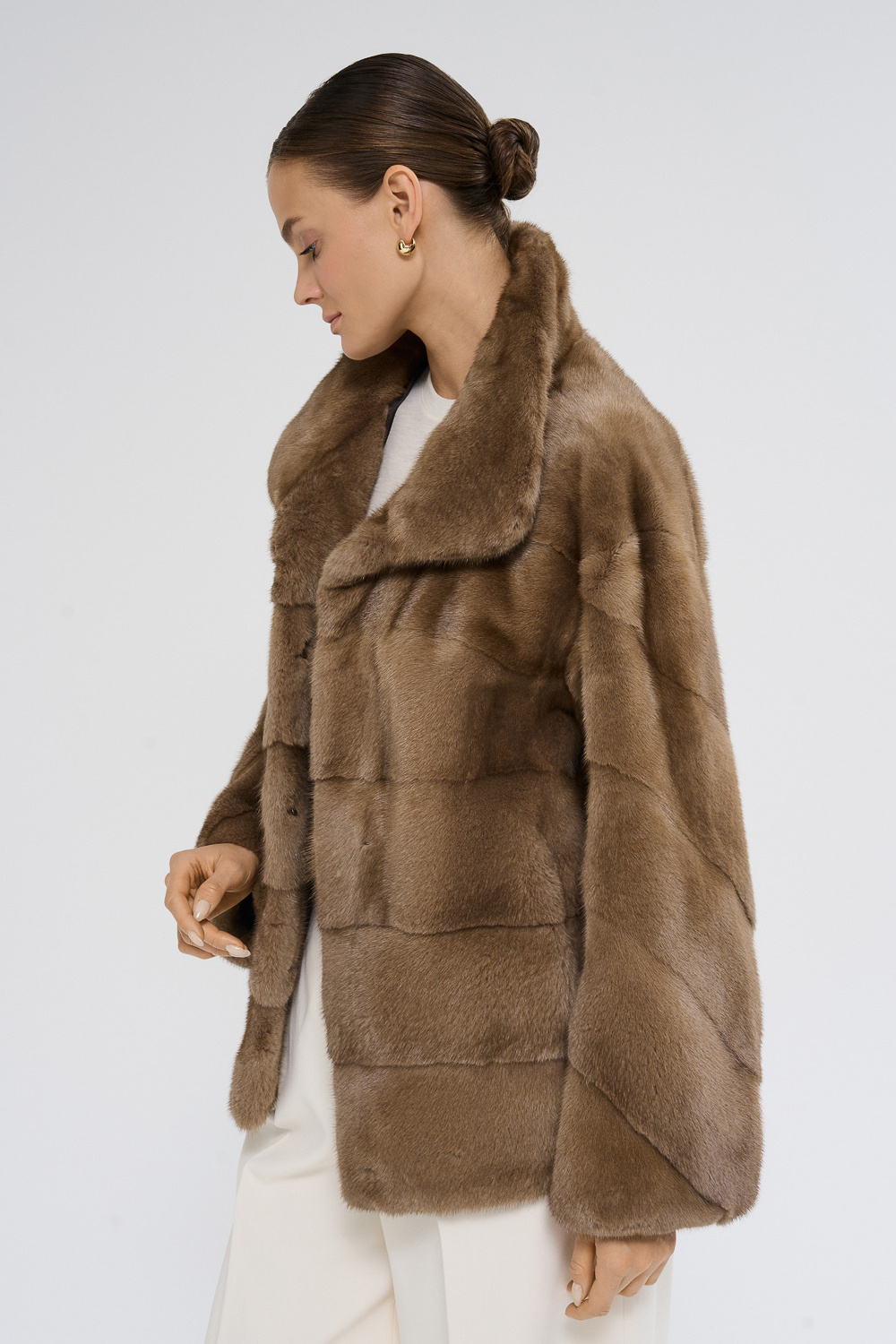 Шуба из аукционного меха норки Saga Furs 409990 рублей
