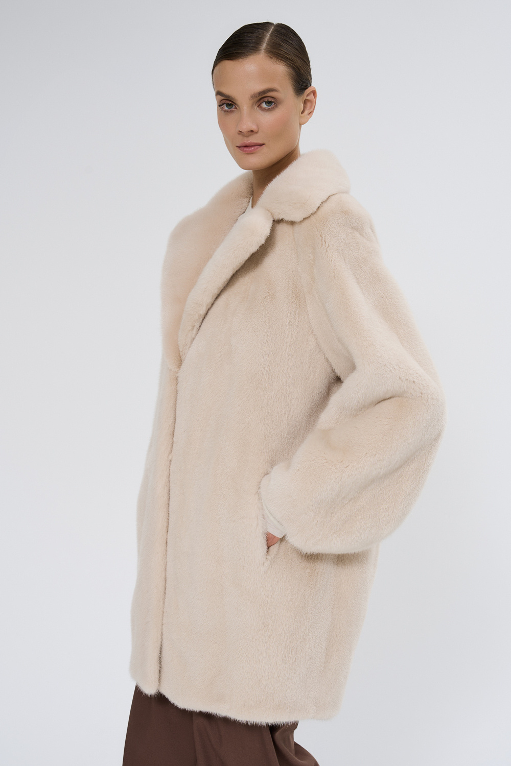 Шуба из аукционного меха норки Saga Furs 509990 рублей