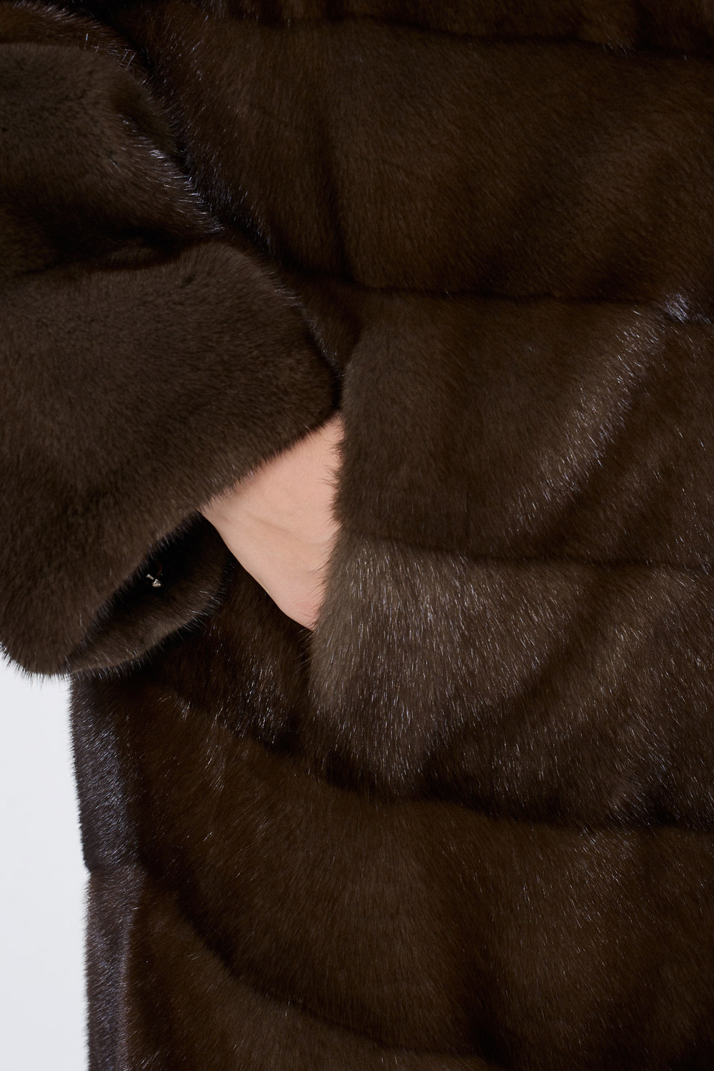 Шуба из аукционного меха норки Saga Furs Снежная Королева