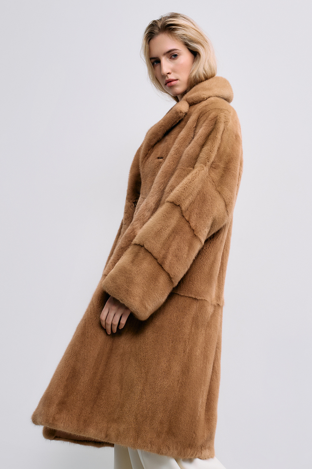 Шуба из аукционного меха норки Kopenhagen Fur Burgundy 444990 рублей