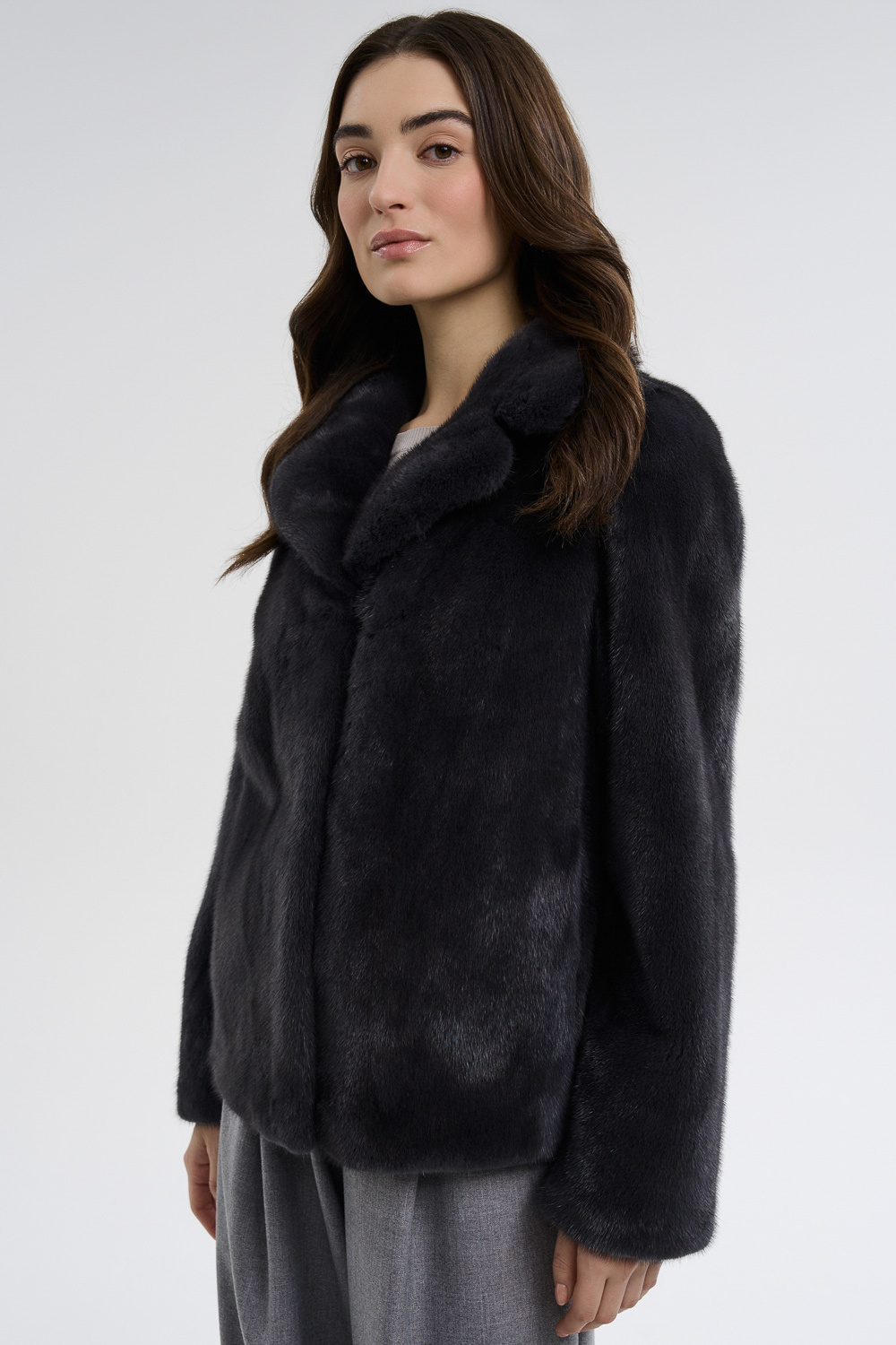 Шуба из аукционного меха норки Saga Furs 349990 рублей
