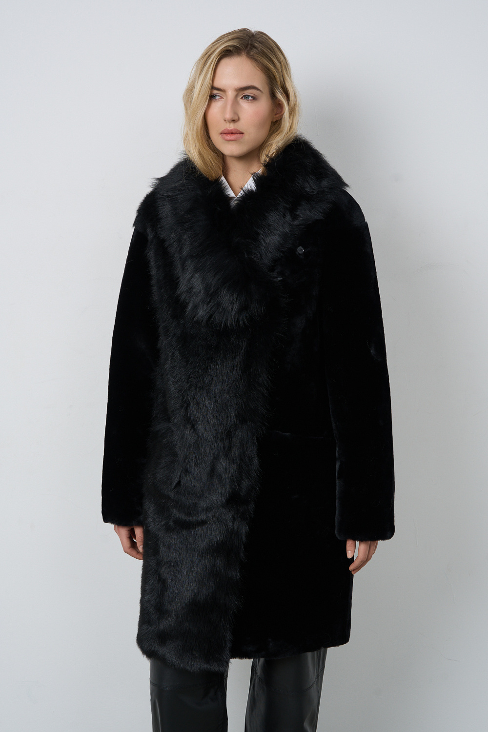 Шуба из овчины Снежная королева collection 795734003 Черный