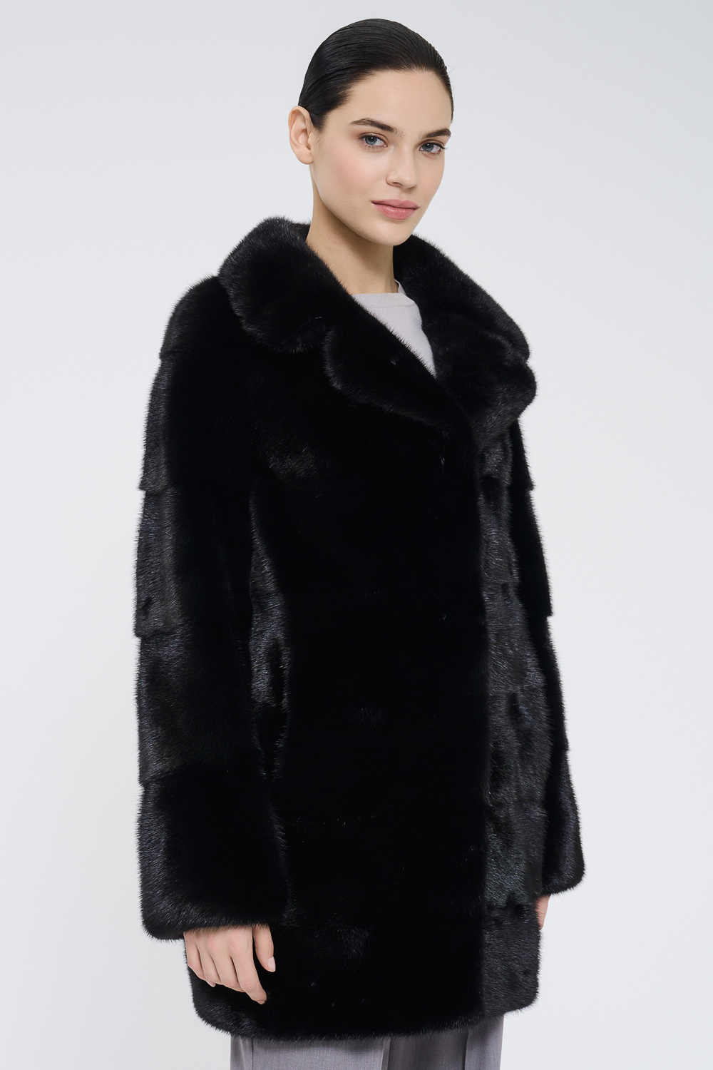 Шуба из аукционного меха норки Saga Furs 394990 рублей