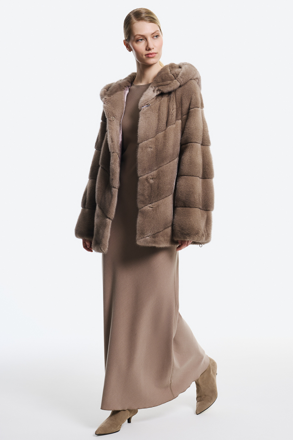 Шуба из аукционного меха норки Kopenhagen Fur Burgundy 449990 рублей