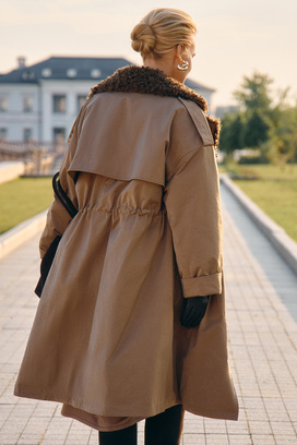 Купить Утепленное пальто с меховой отделкой