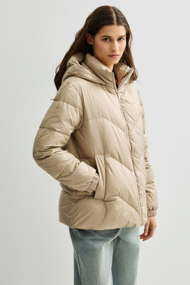 Пуховик с капюшоном 24590 рублей