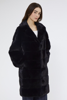 Шуба из аукционного меха норки Saga Furs 434990 рублей