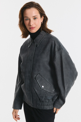Бомбер из натуральной кожи 19990 рублей