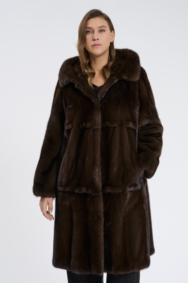 Шуба из аукционного меха норки Saga Furs Снежная Королева 767364003 Коричневый