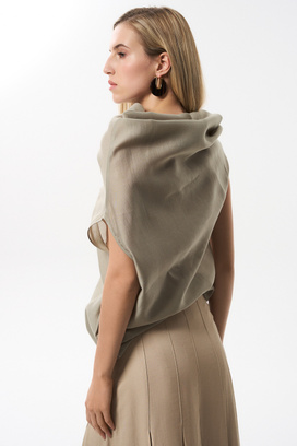 Купить Топ с объемным воротом