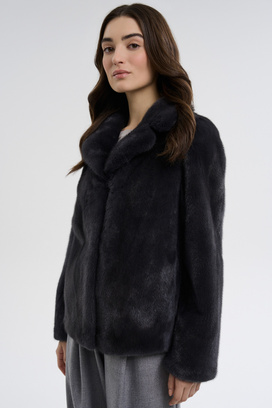Шуба из аукционного меха норки Saga Furs 349990 рублей