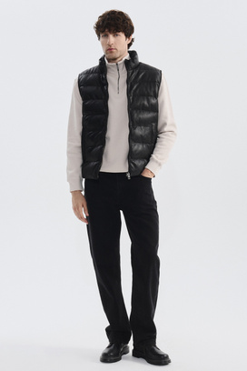 Утепленный жилет из натуральной кожи 14990 рублей